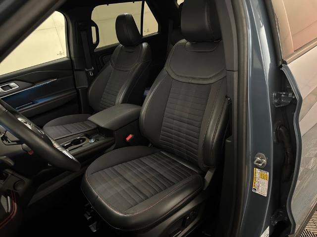 Certified 2025 Ford Explorer ST-Line w/ Premium Package image 18
