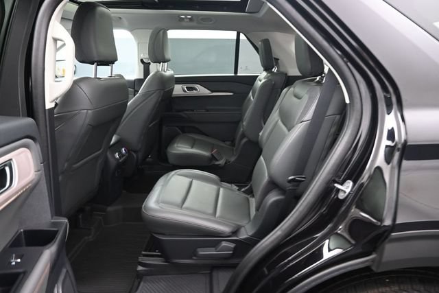 Certified 2025 Ford Explorer Active w/ Active Comfort Package AWD/4WD image 21