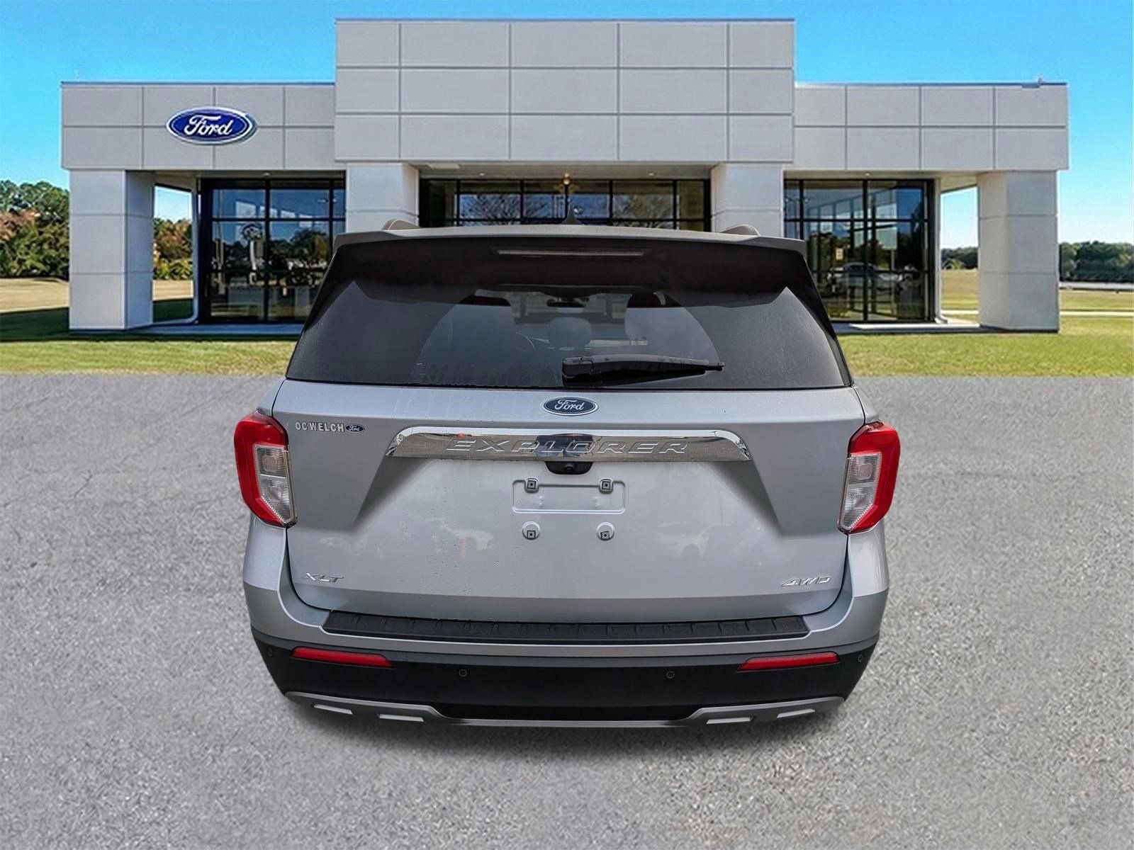 Certified 2023 Ford Explorer XLT w/ Equipment Group 202A image 4