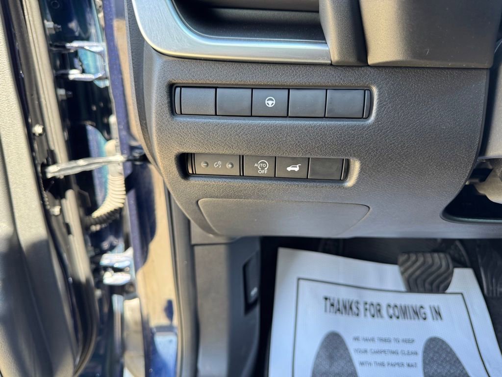 Used 2025 Nissan Rogue SV AWD/4WD image 14