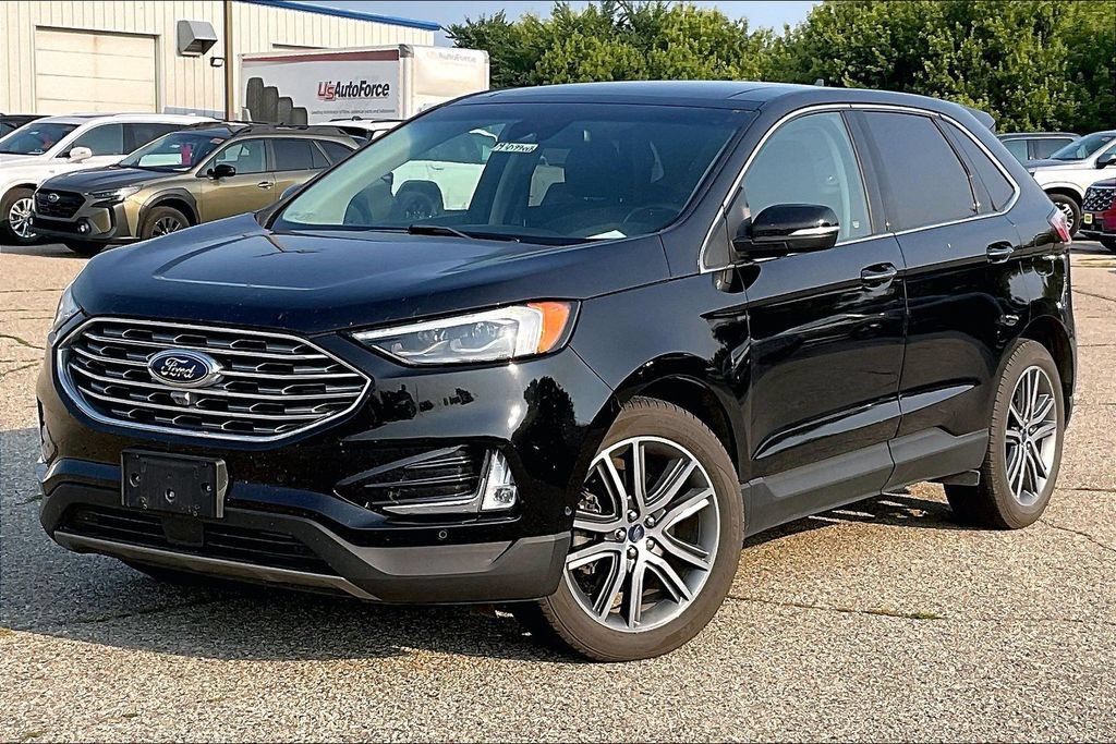 Certified 2019 Ford Edge Titanium w/ Equipment Group 301A AWD/4WD image 2