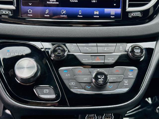 Used 2025 Chrysler Pacifica Select FWD image 13