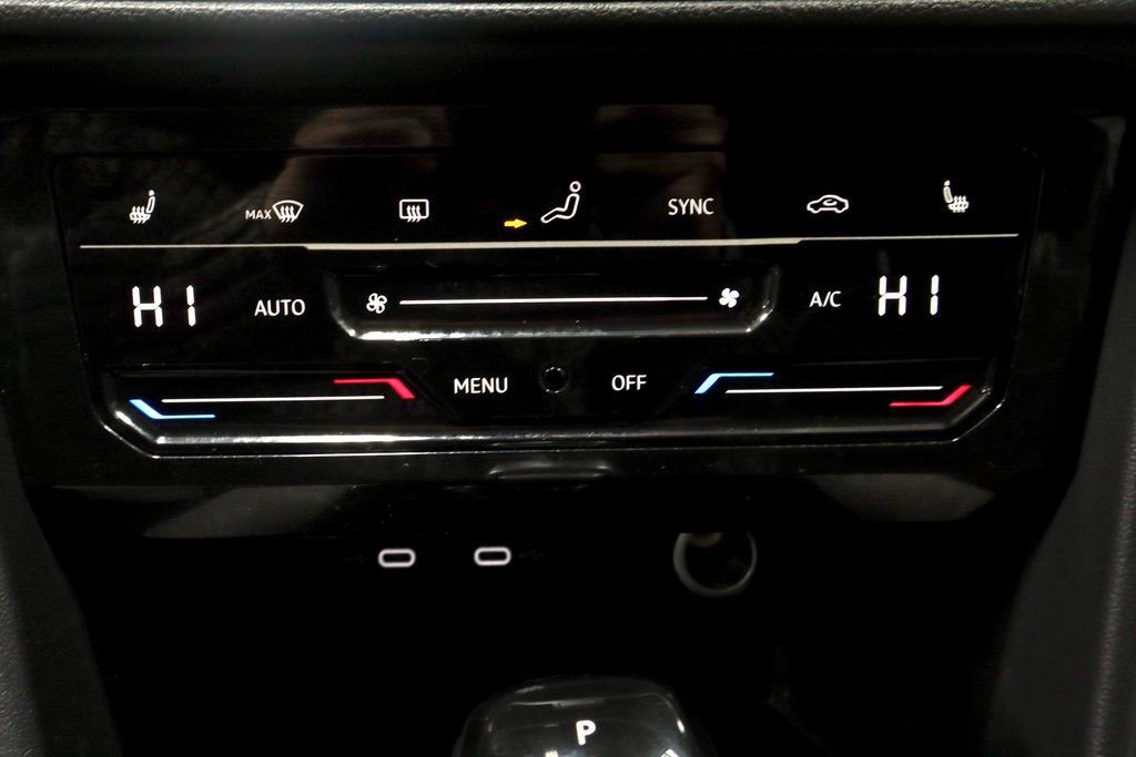 Used 2025 Volkswagen Taos SE image 30