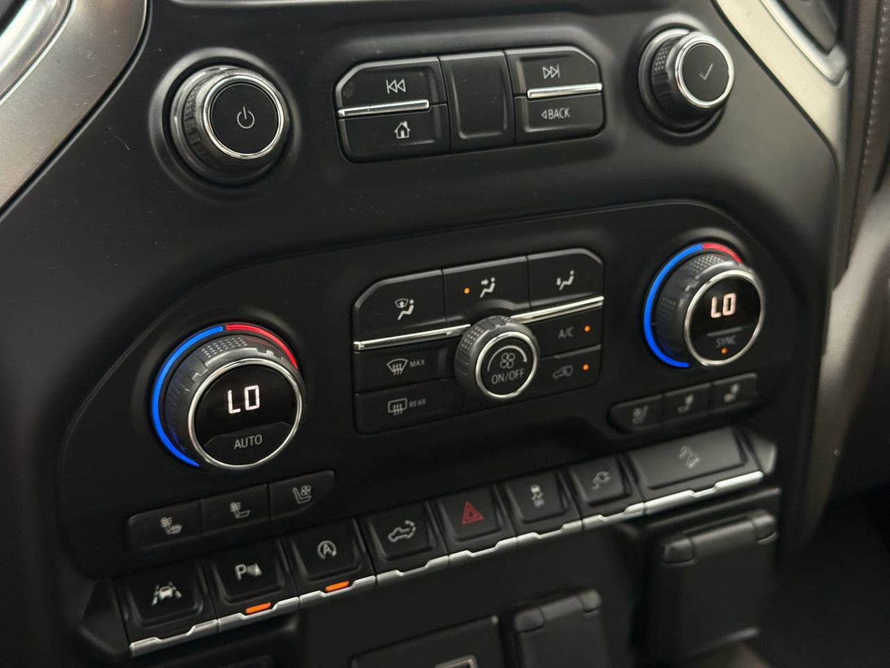 Used 2020 Chevrolet Silverado 1500 LTZ w/ LTZ Premium Package image 20