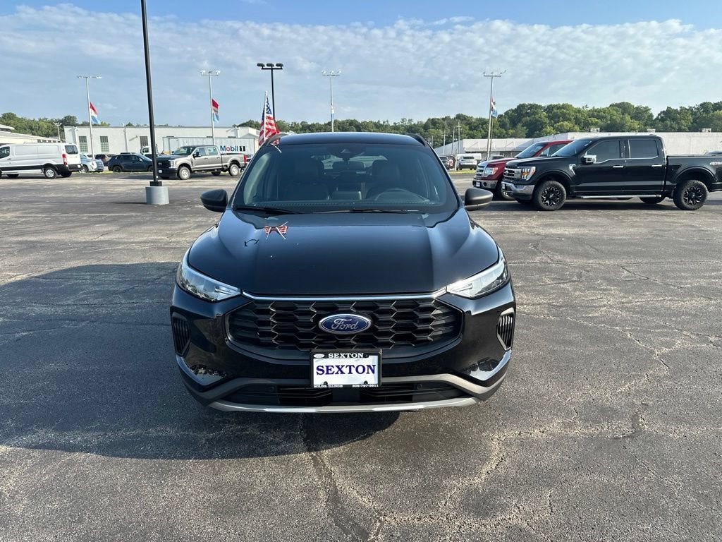 Certified 2025 Ford Escape ST-Line AWD/4WD image 2