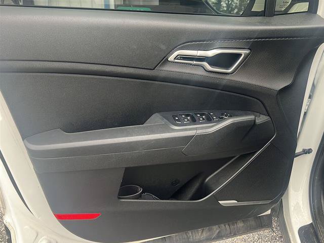 Used 2025 Kia Sportage LX FWD image 17