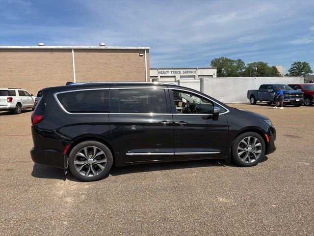 Used 2017 Chrysler Pacifica Limited FWD image 12