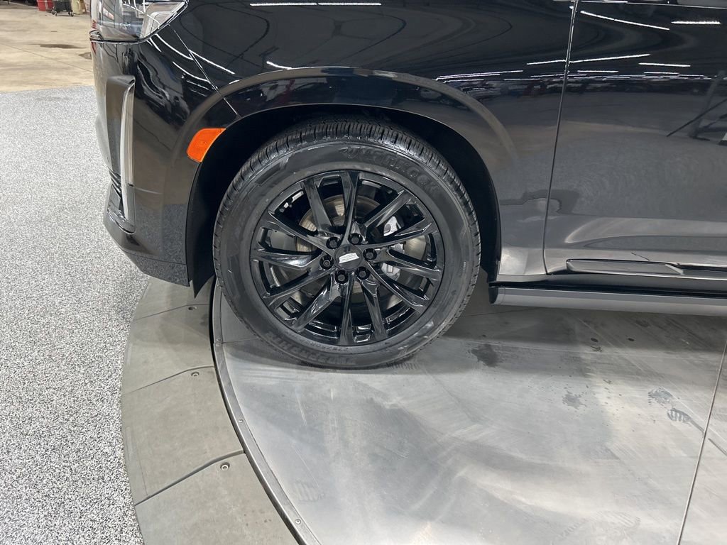 Used 2021 Cadillac Escalade Sport Platinum w/ LPO, ONYX Package image 39