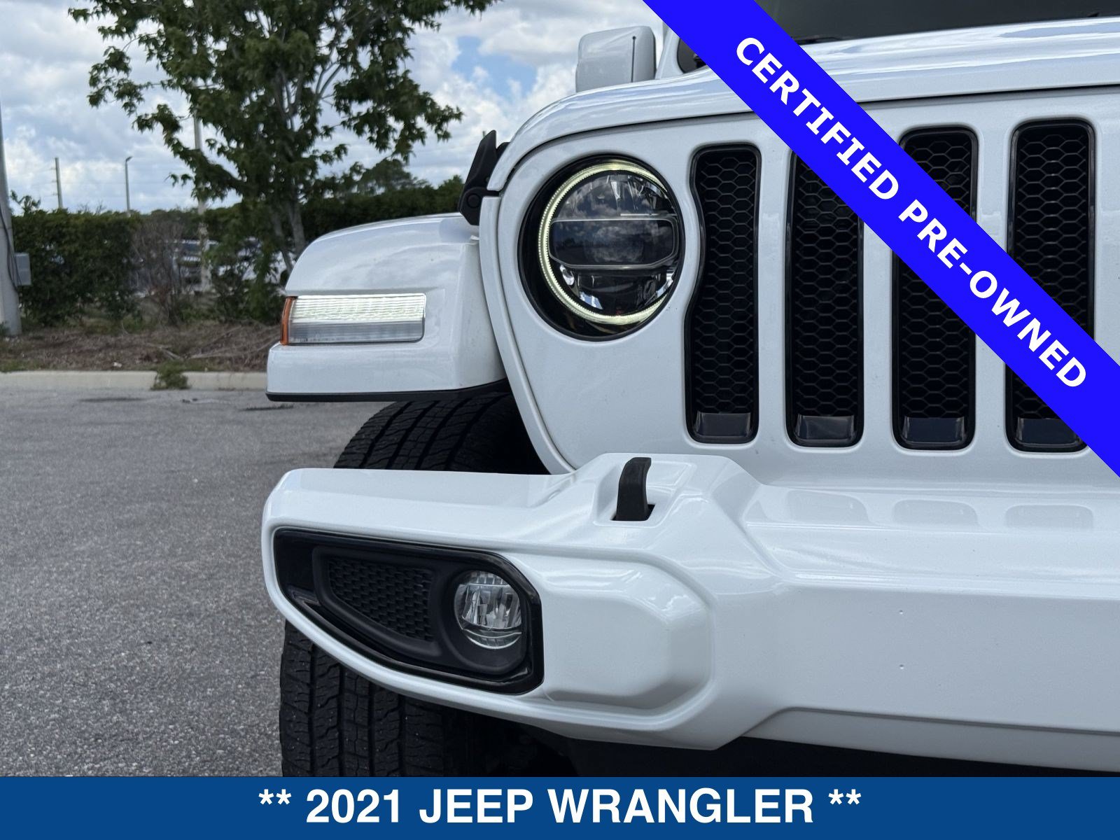 Used 2021 Jeep Wrangler Unlimited Sahara AWD/4WD image 9