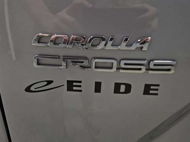 Used 2022 Toyota Corolla Cross LE AWD/4WD image 38