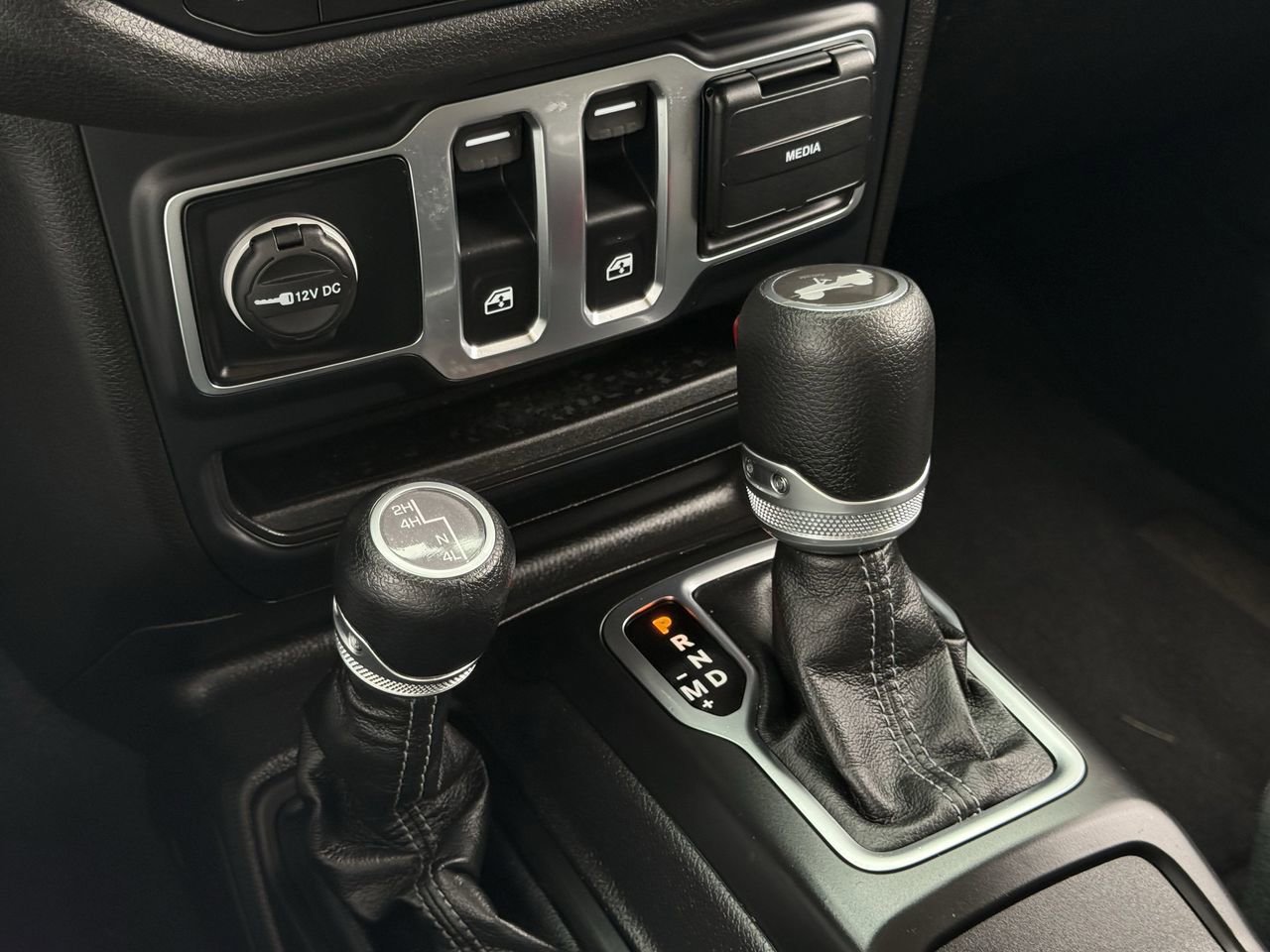 Used 2025 Jeep Wrangler Sport AWD/4WD image 20