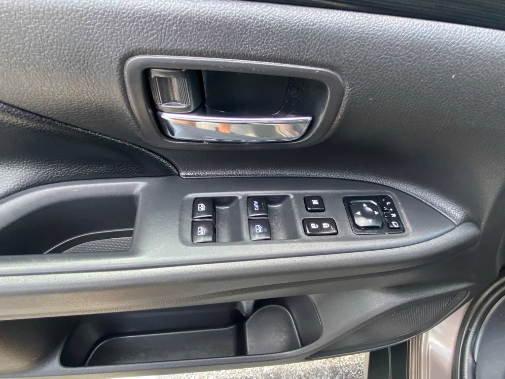 Used 2018 Mitsubishi Outlander SE FWD image 11