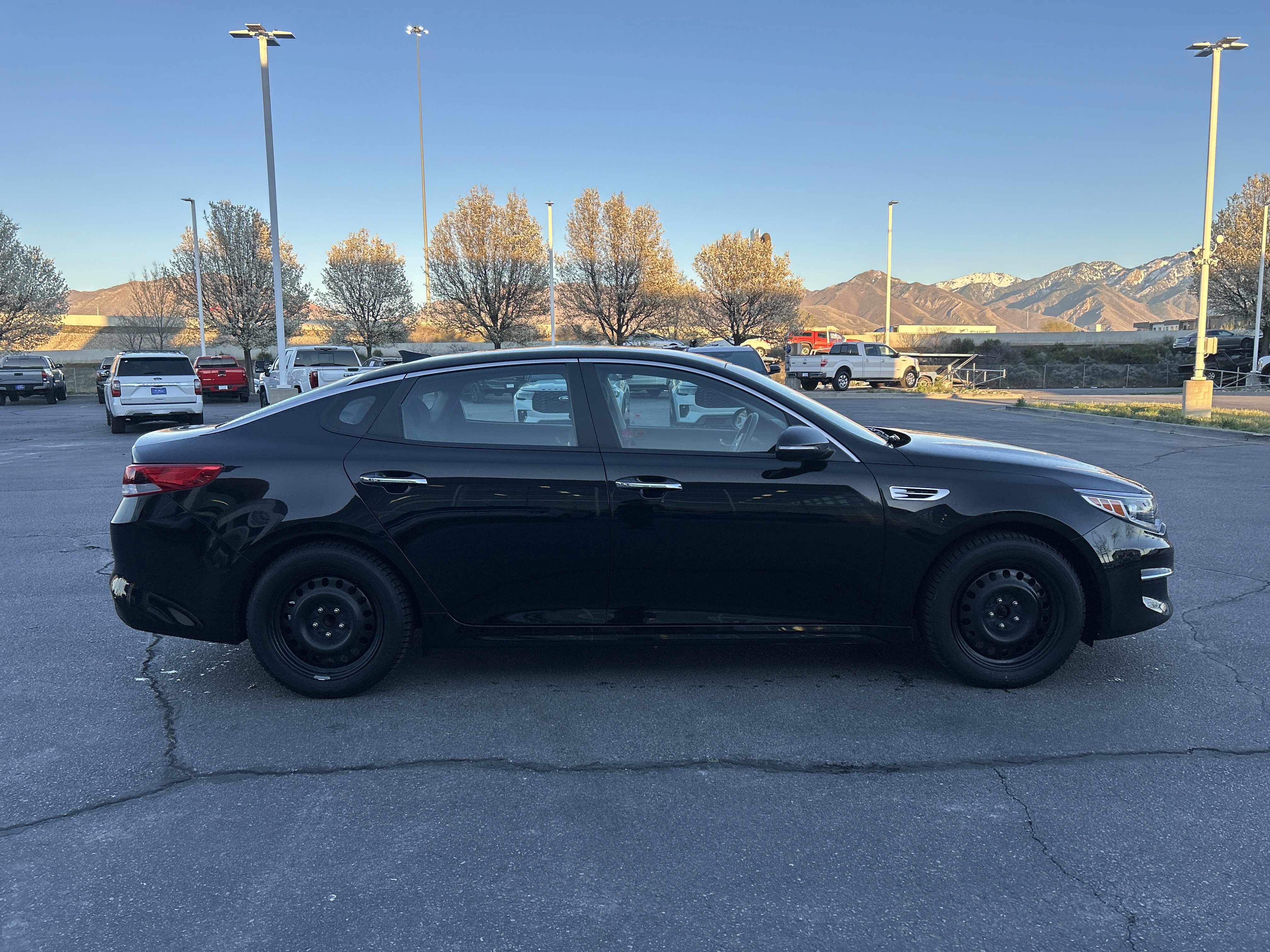 Used 2018 Kia Optima LX w/ 17" Alloy Wheels Package image 6