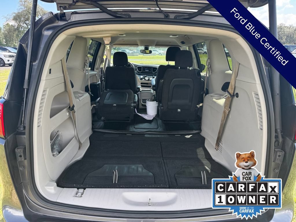 Used 2020 Chrysler Pacifica Touring FWD image 29