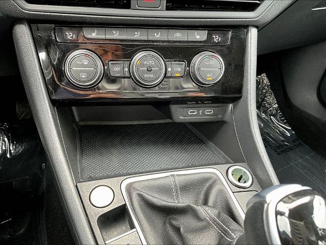 Used 2024 Volkswagen Jetta SE FWD image 16