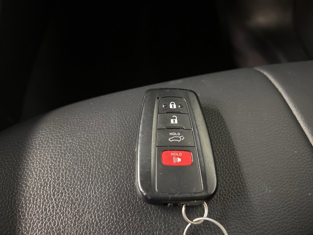 Used 2021 Toyota Highlander XLE image 38