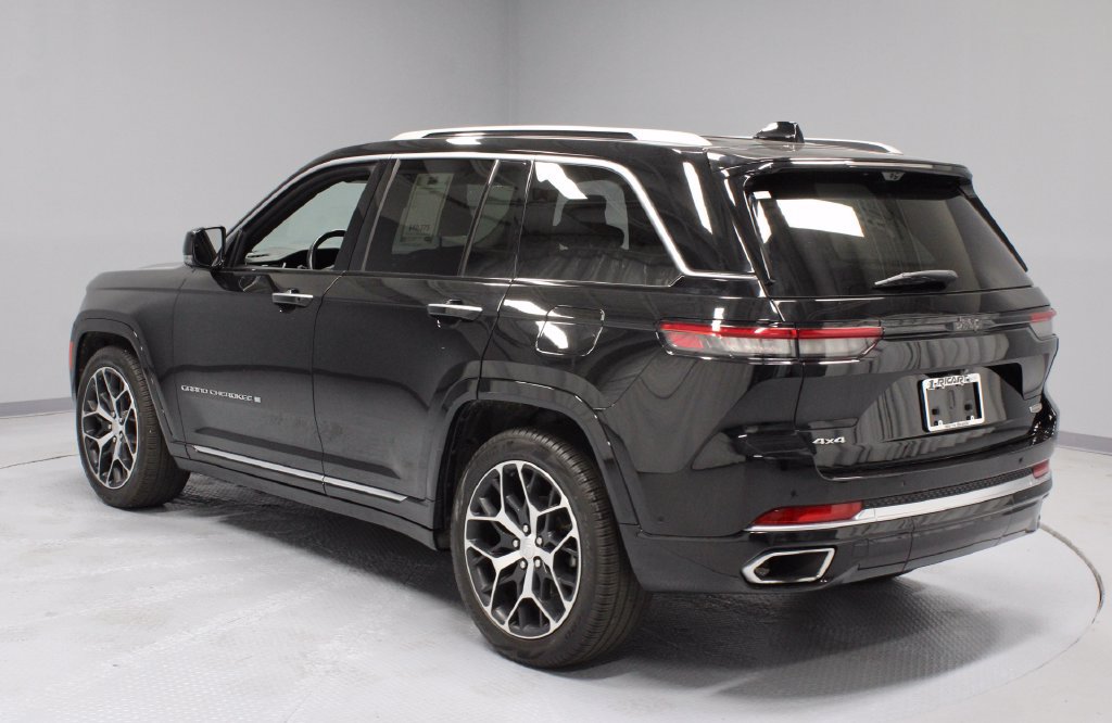 Used 2024 Jeep Grand Cherokee Summit AWD/4WD image 11