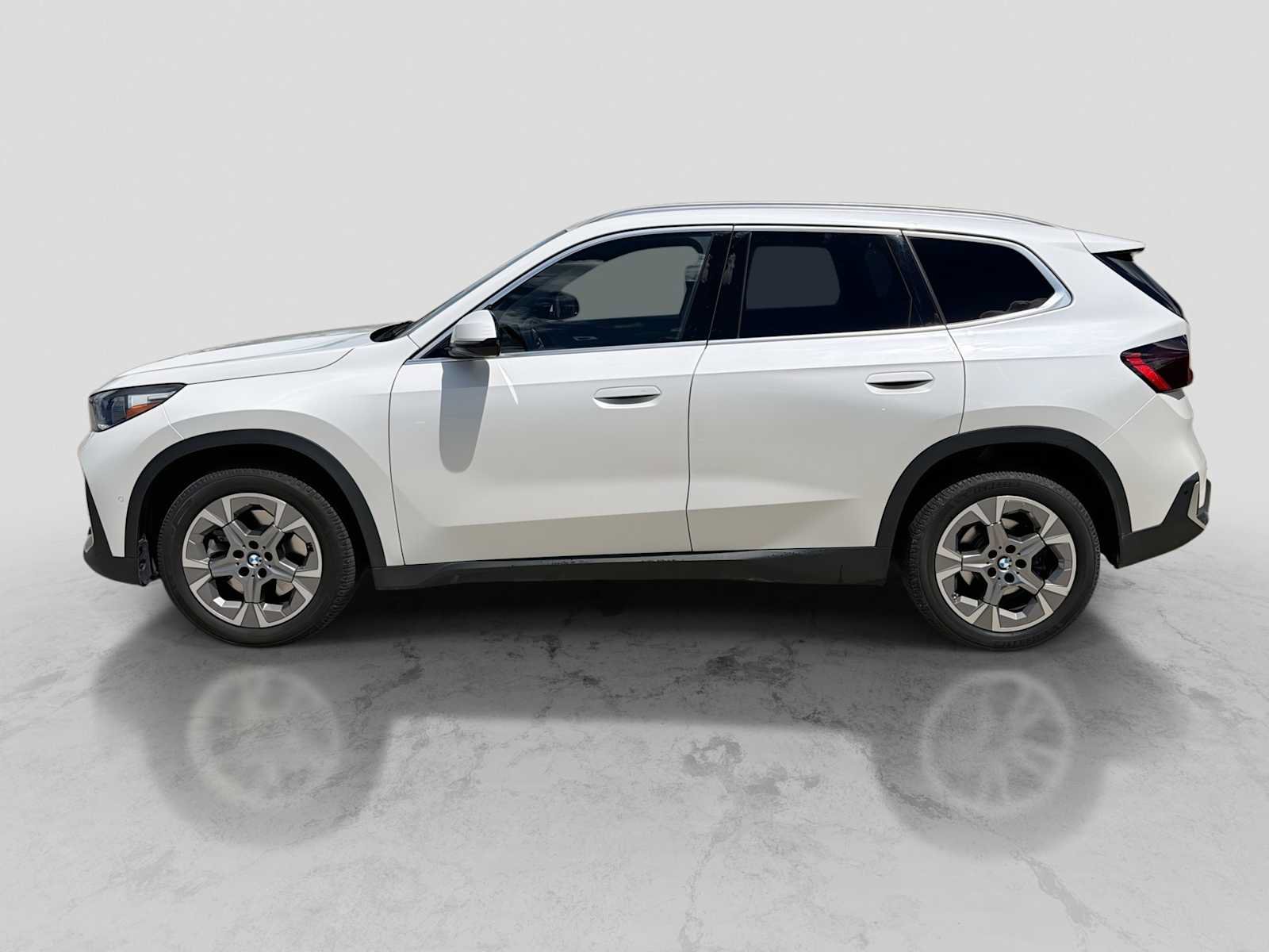 Used 2023 BMW X1 xDrive28i w/ Convenience Package AWD/4WD image 3
