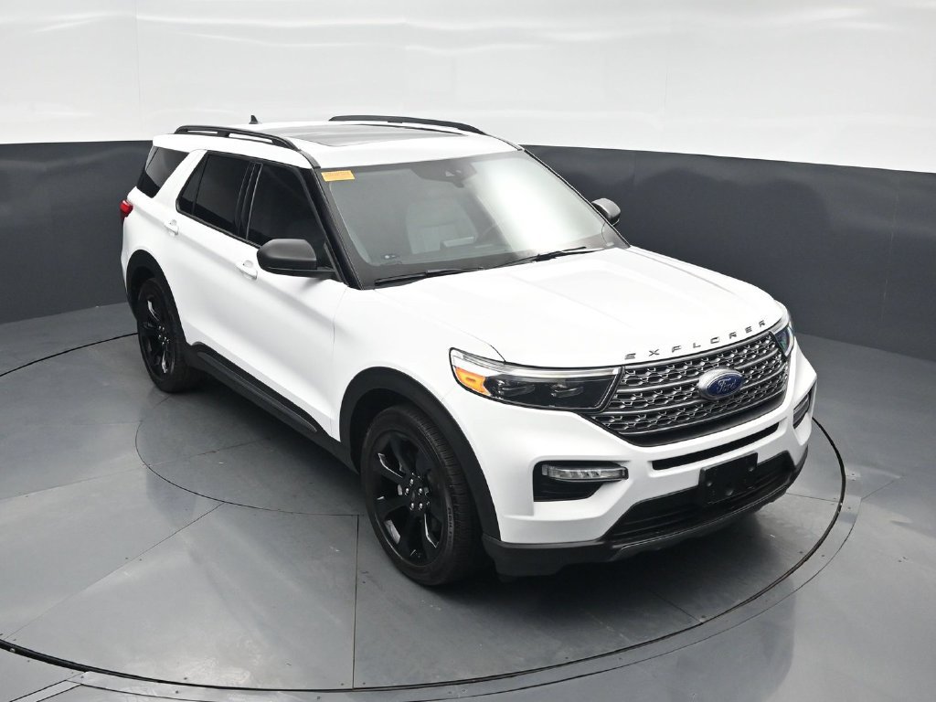 Certified 2021 Ford Explorer XLT w/ Equipment Group 202A RWD image 32