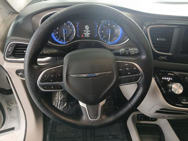 Used 2020 Chrysler Voyager Lxi image 13