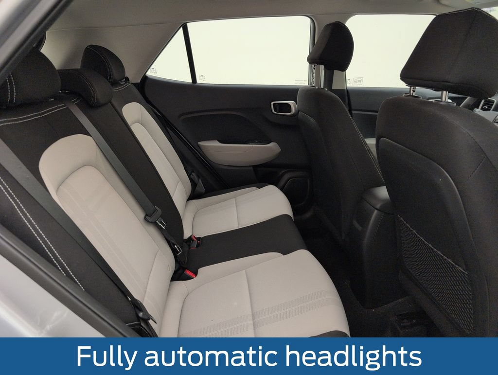 Used 2020 Hyundai Venue SEL FWD image 16