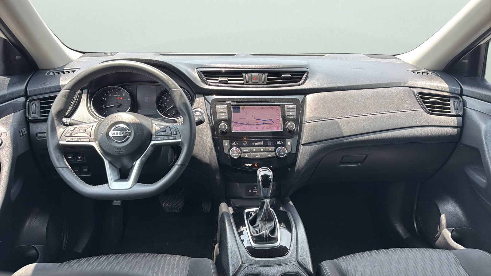 Used 2018 Nissan Rogue SV w/ Premium Package FWD image 21