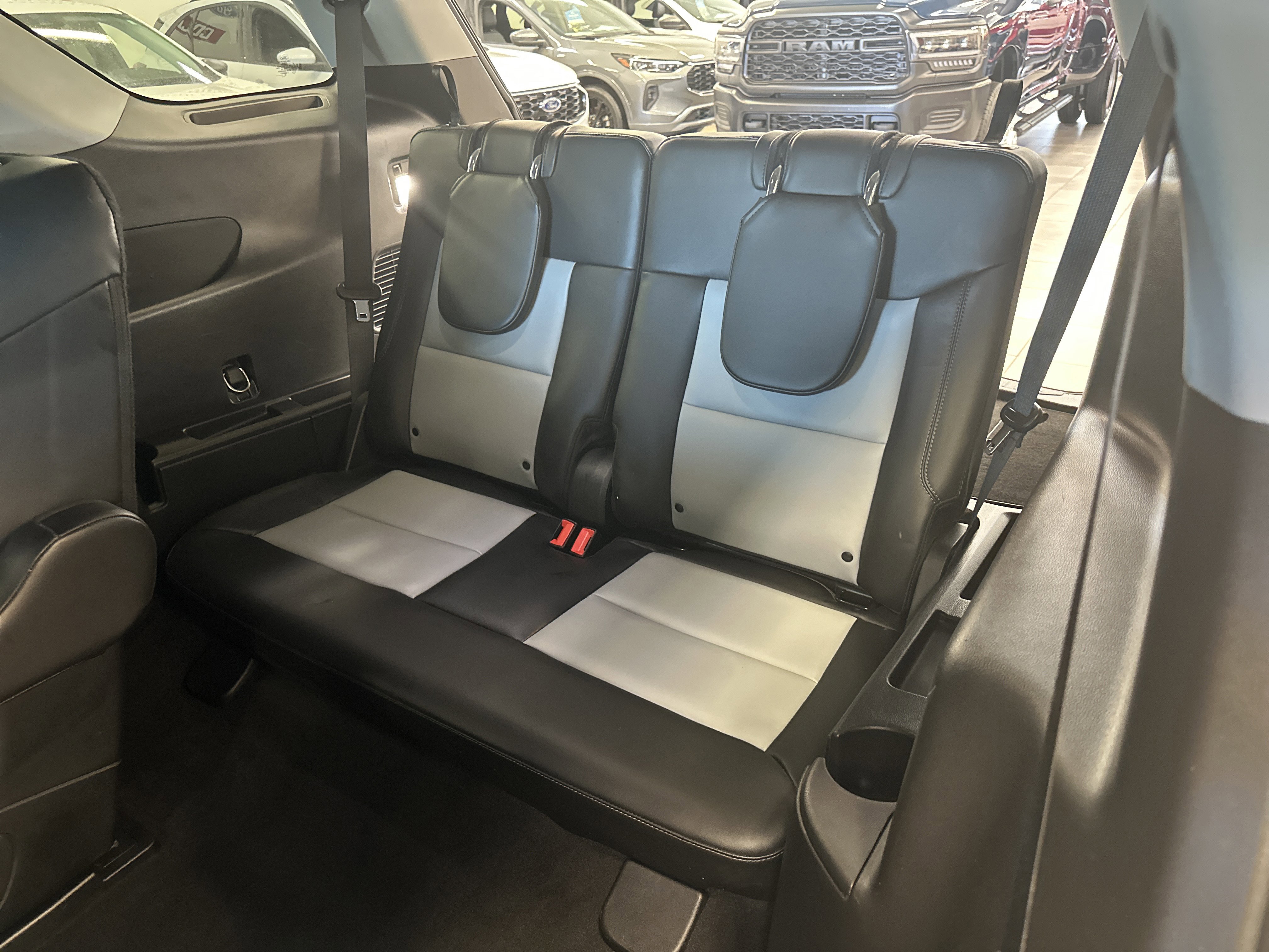 Certified 2022 Ford Explorer XLT w/ Equipment Group 202A image 15