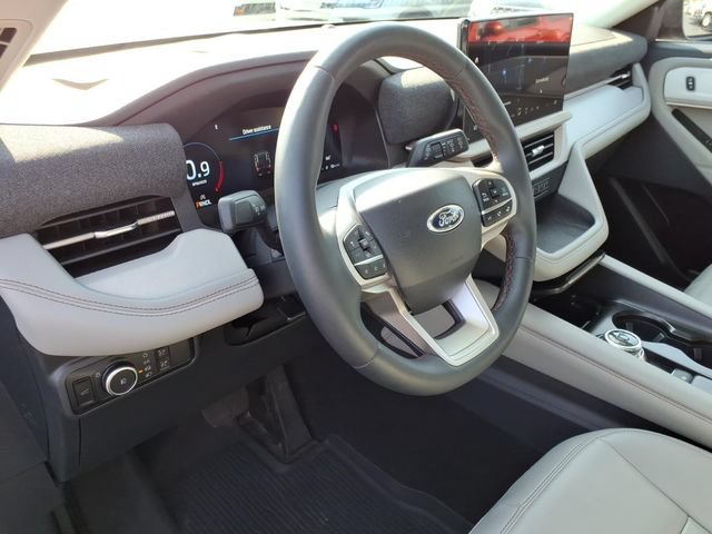 Certified 2025 Ford Explorer Active w/ Active Comfort Package AWD/4WD image 17
