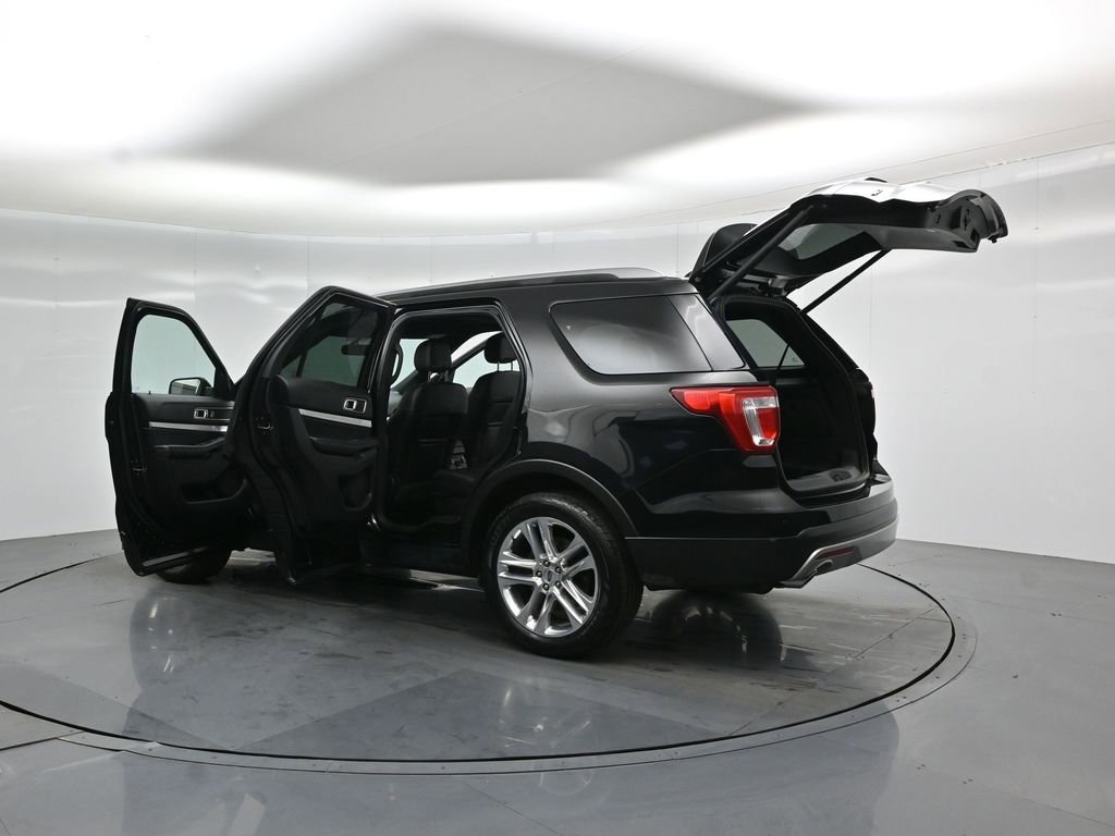 Certified 2017 Ford Explorer XLT w/ Equipment Group 202A image 38