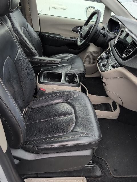 Used 2022 Chrysler Pacifica Touring-L FWD image 18