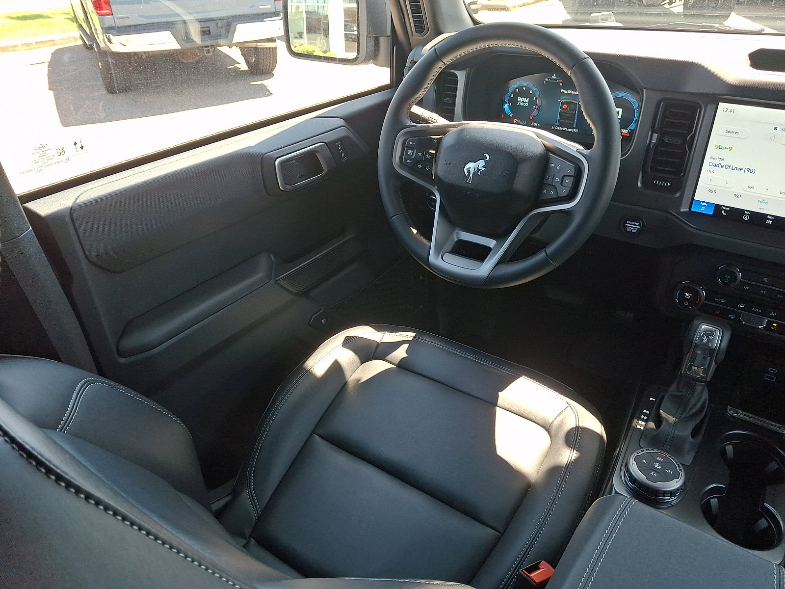 Certified 2025 Ford Bronco Big Bend w/ Black Diamond Package AWD/4WD image 13