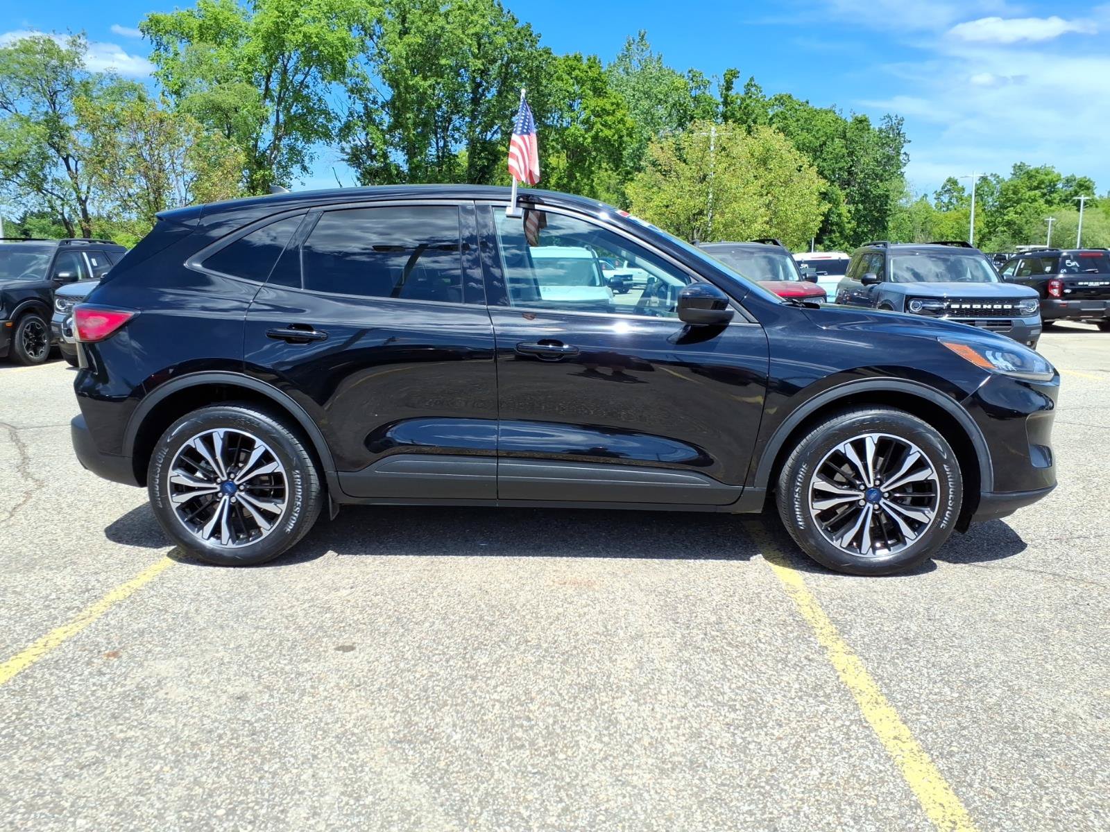 Certified 2022 Ford Escape SE w/ SE Sport Appearance Package AWD/4WD image 9