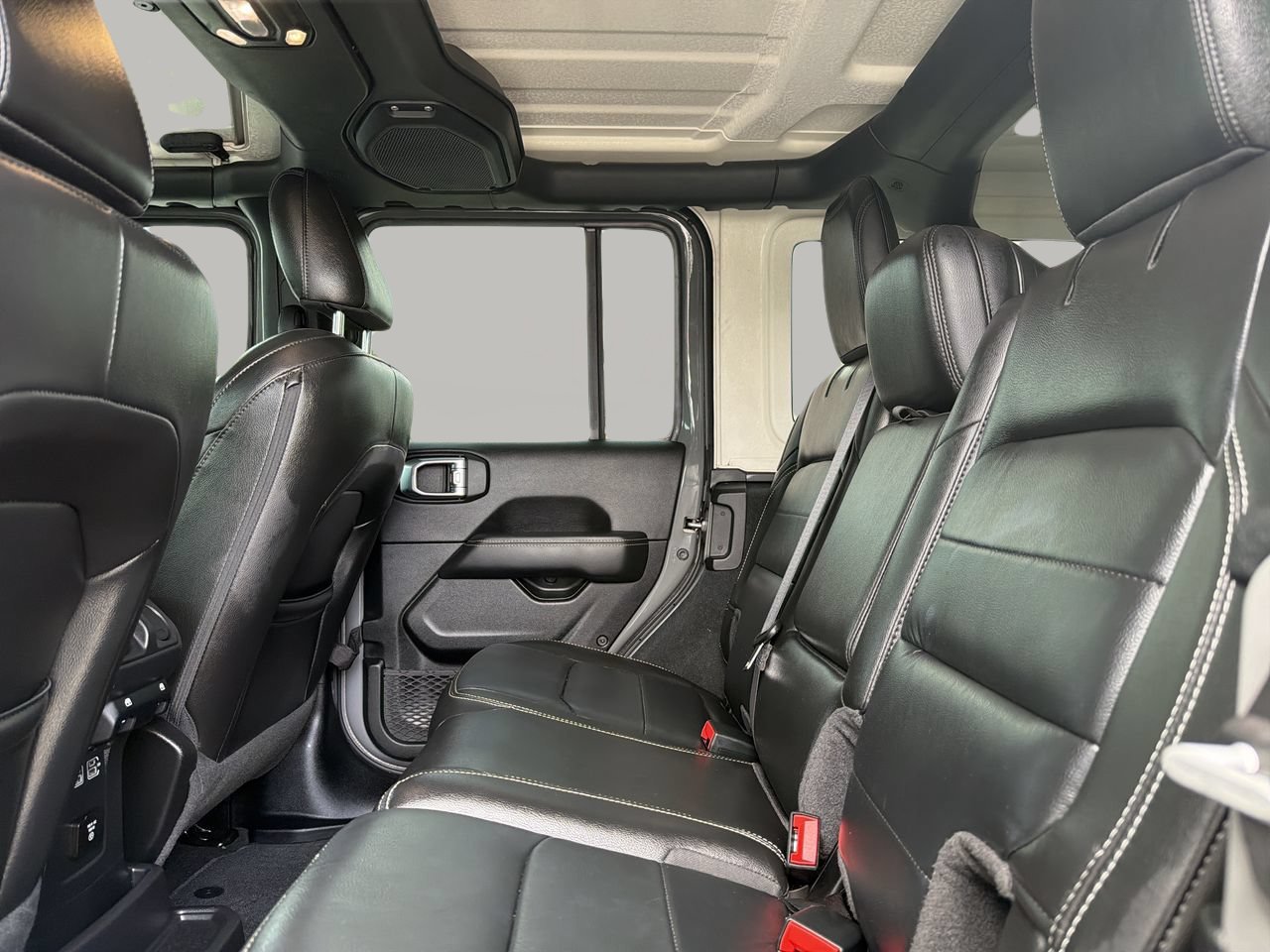 Used 2022 Jeep Wrangler Unlimited Sahara w/ LED Lighting Group AWD/4WD image 16