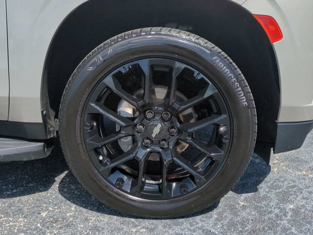 Used 2021 Chevrolet Suburban LT RWD image 11