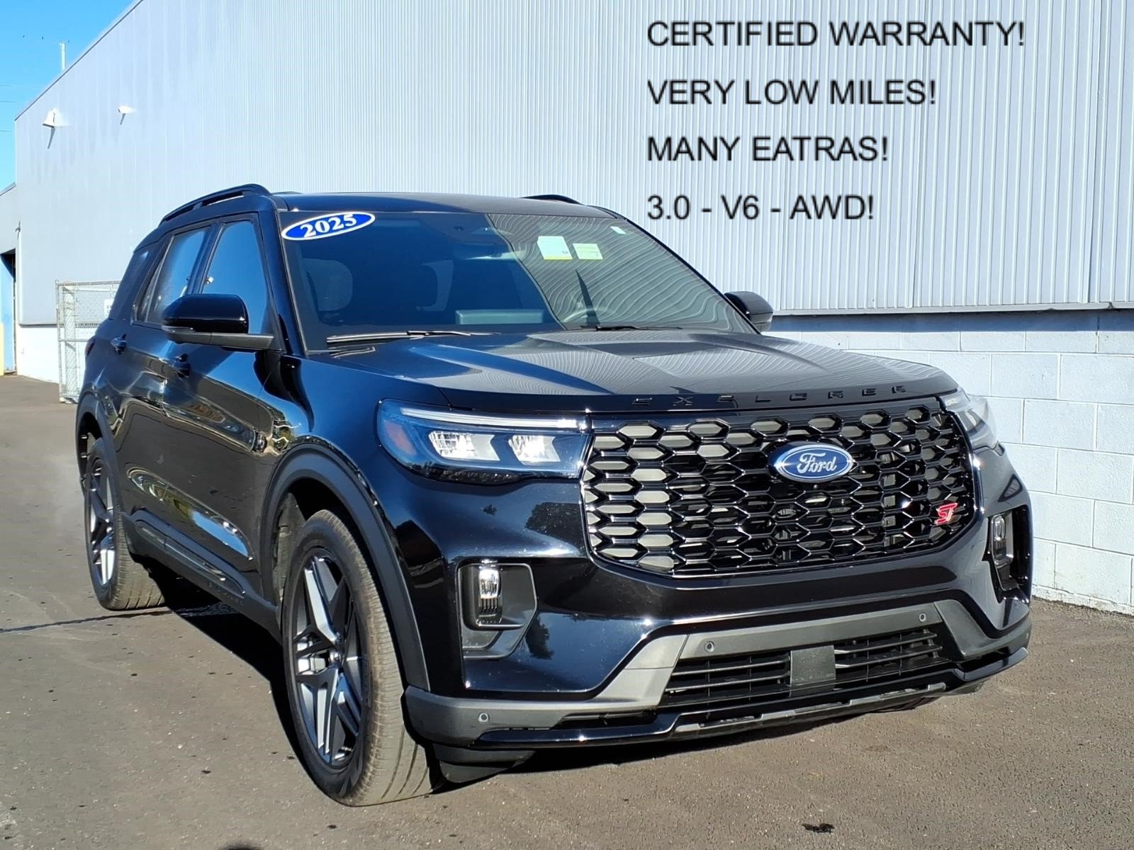 Certified 2025 Ford Explorer ST AWD/4WD image 1