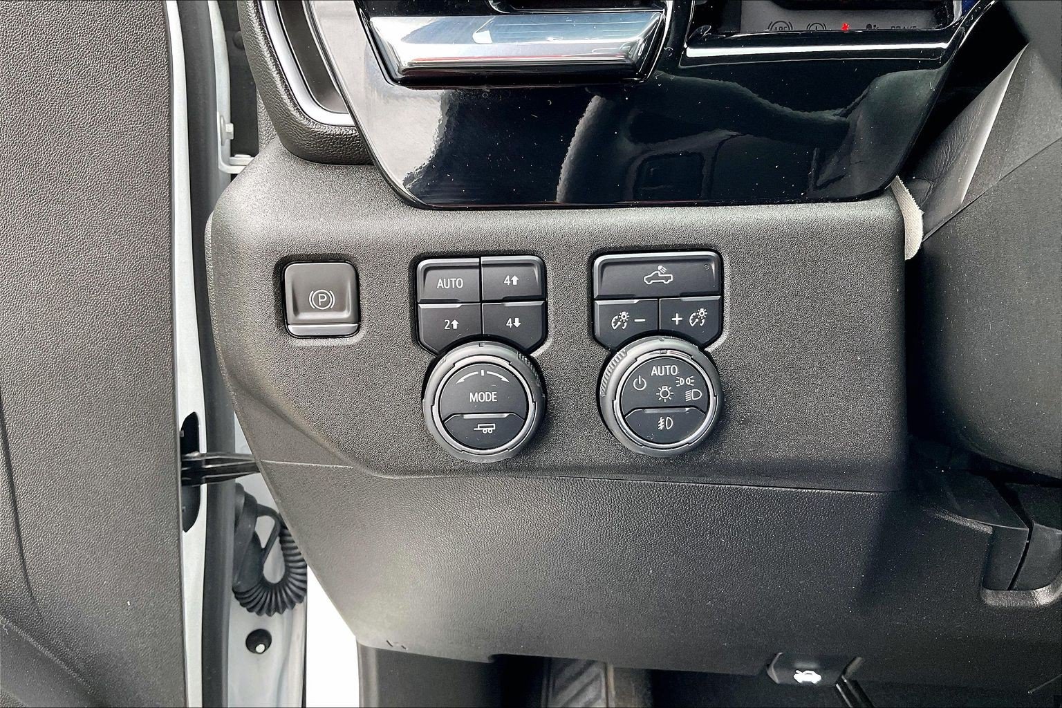 Used 2024 Chevrolet Silverado 1500 RST w/ Z71 Off-Road Package AWD/4WD image 37