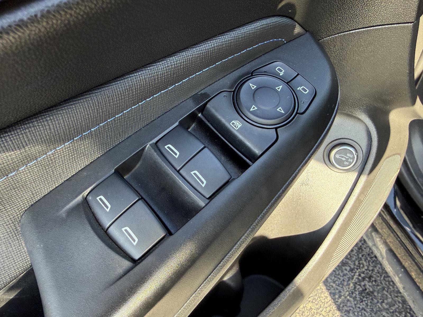 Used 2025 Buick Envista Sport Touring w/ Experience Buick Package image 17