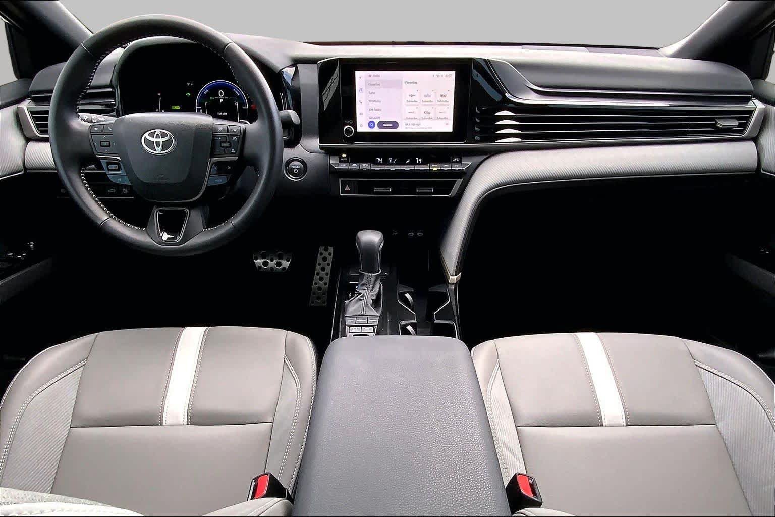 Used 2025 Toyota Camry SE FWD image 15