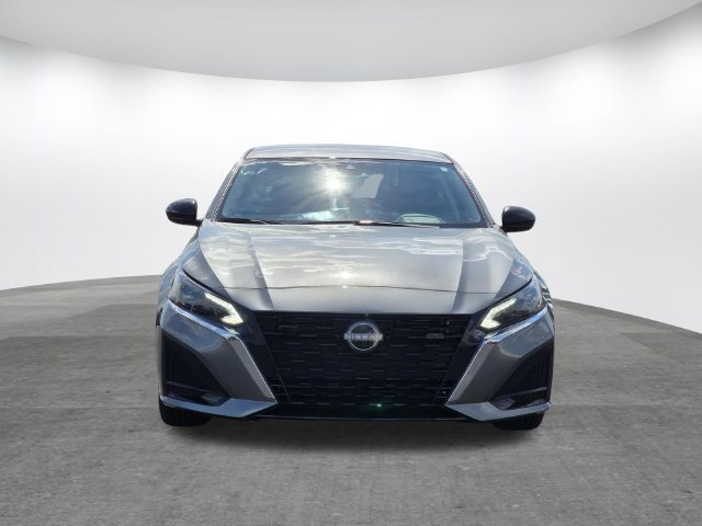 Used 2024 Nissan Altima 2.5 SV FWD image 2