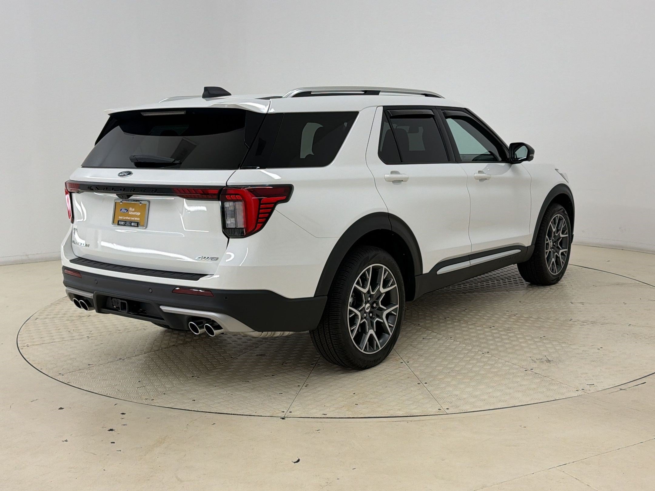 Certified 2025 Ford Explorer Platinum w/ Ultimate Package AWD/4WD image 9