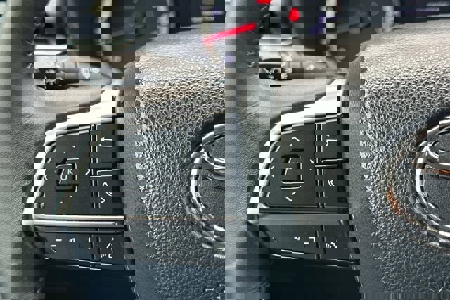 Used 2020 Toyota Highlander LE image 31