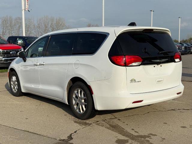Used 2022 Chrysler Voyager LX video 3