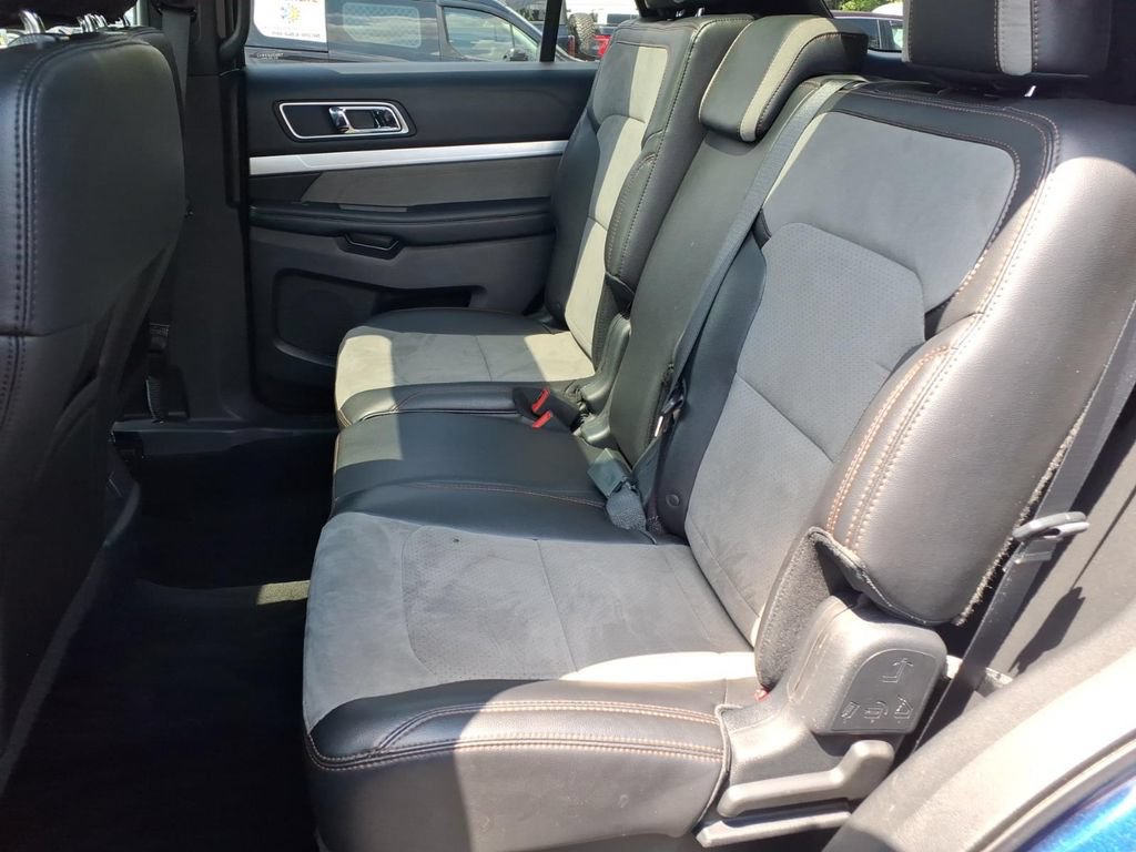 Certified 2017 Ford Explorer XLT w/ Equipment Group 202A AWD/4WD image 18