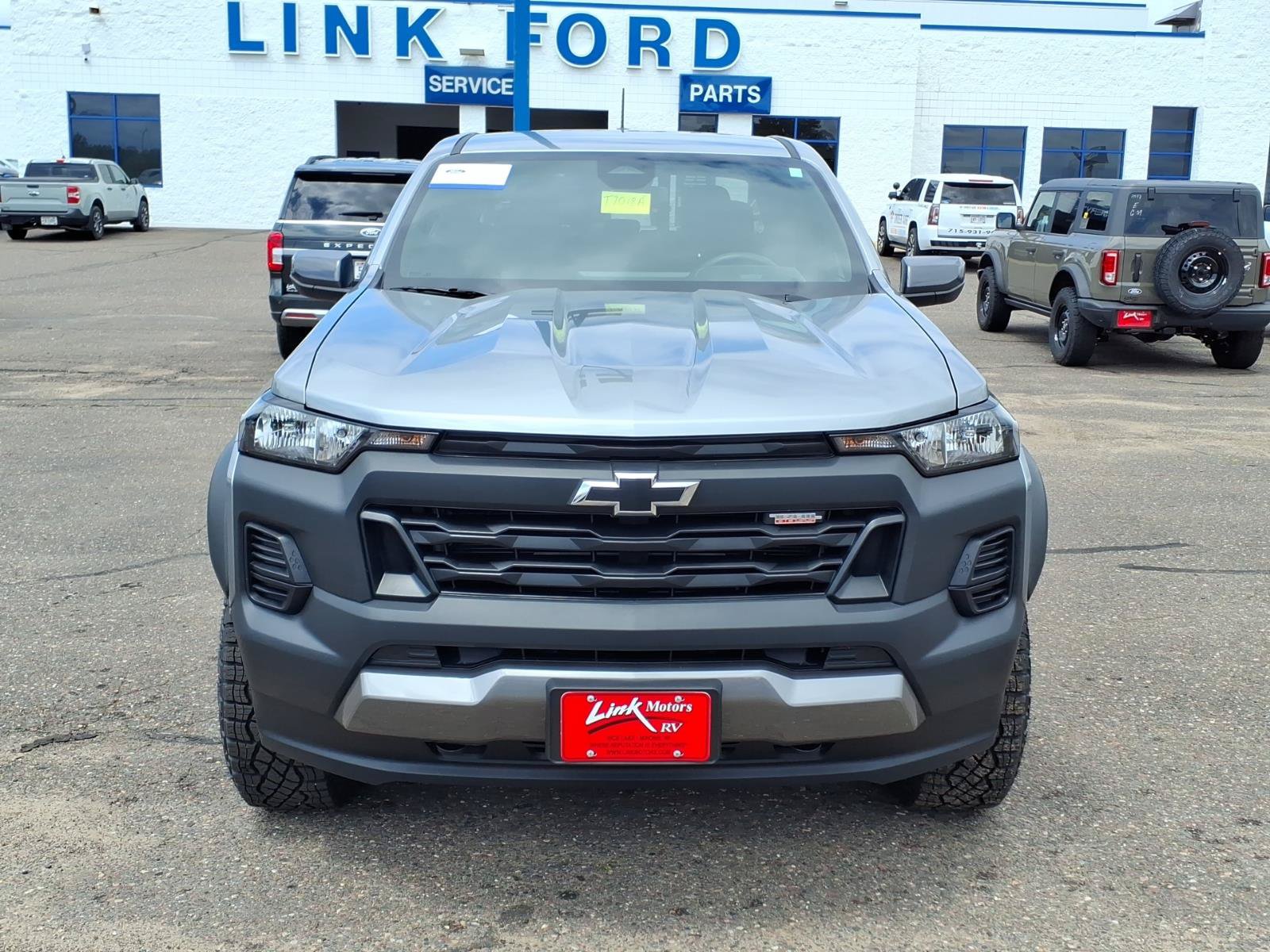 Used 2025 Chevrolet Colorado Trail Boss AWD/4WD image 9