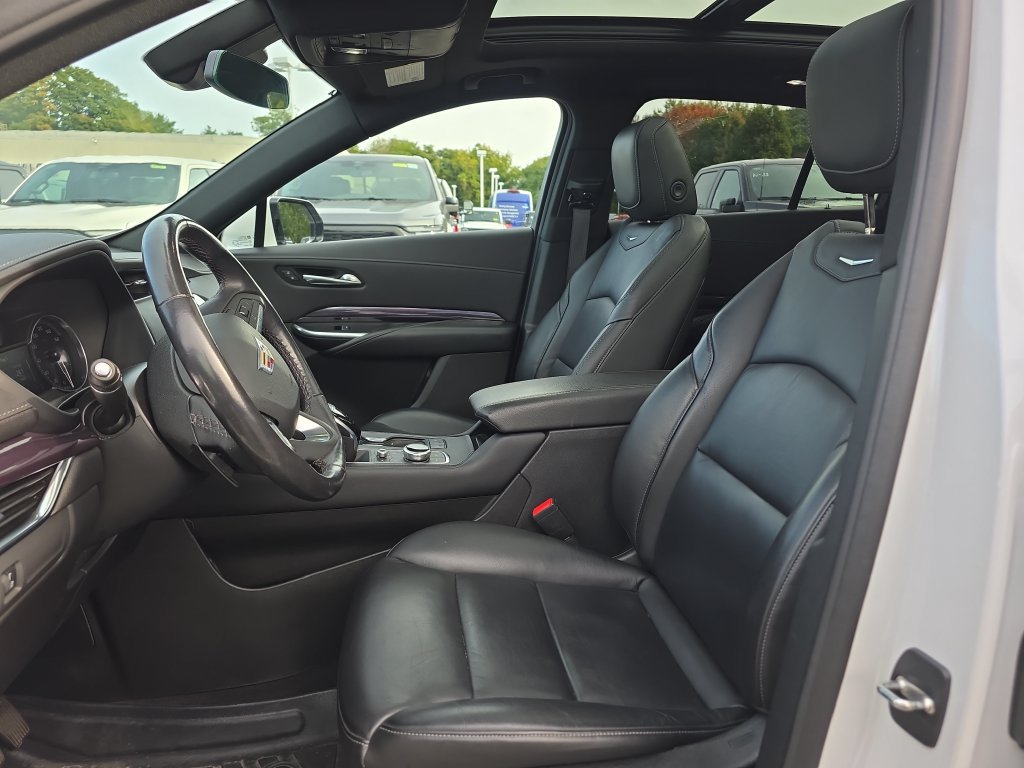 Used 2021 Cadillac XT4 Luxury w/ Cold Weather Package AWD/4WD image 23