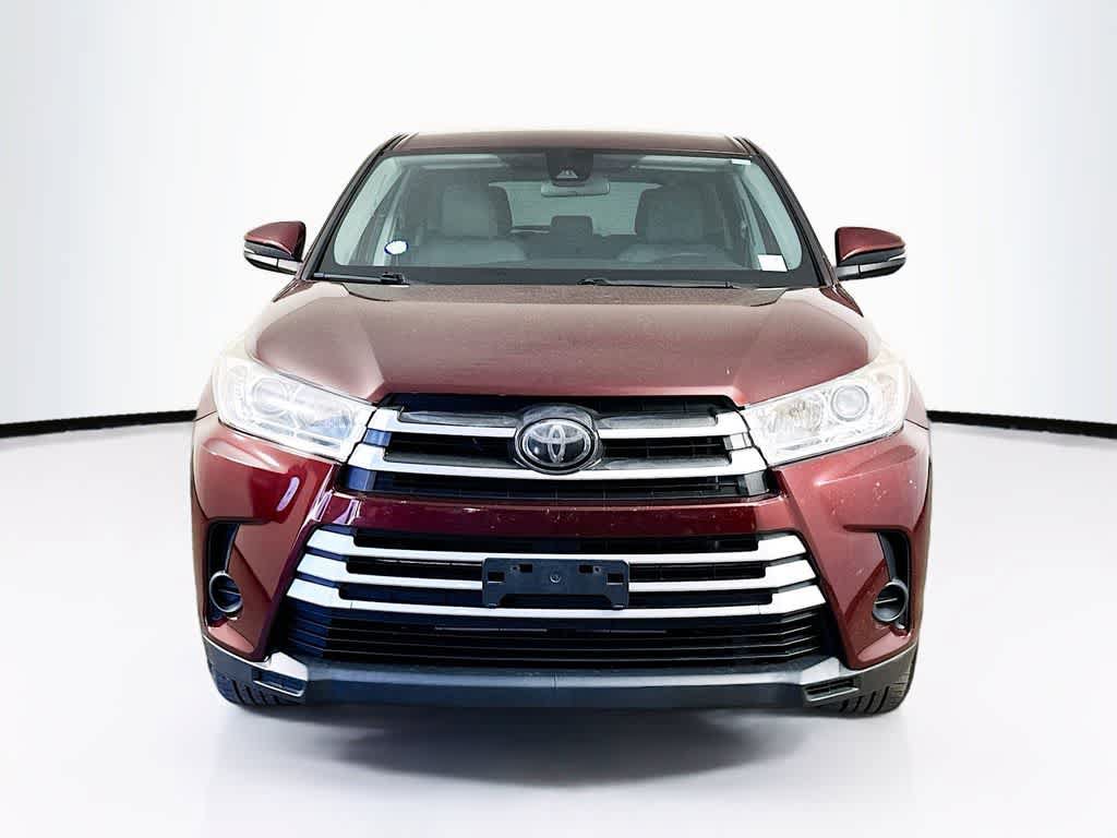 Used 2018 Toyota Highlander LE w/ Carpet Mat Package (TMS) AWD/4WD image 6