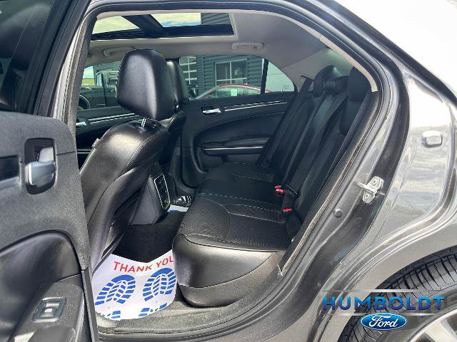 Used 2019 Chrysler 300 Limited AWD/4WD image 26