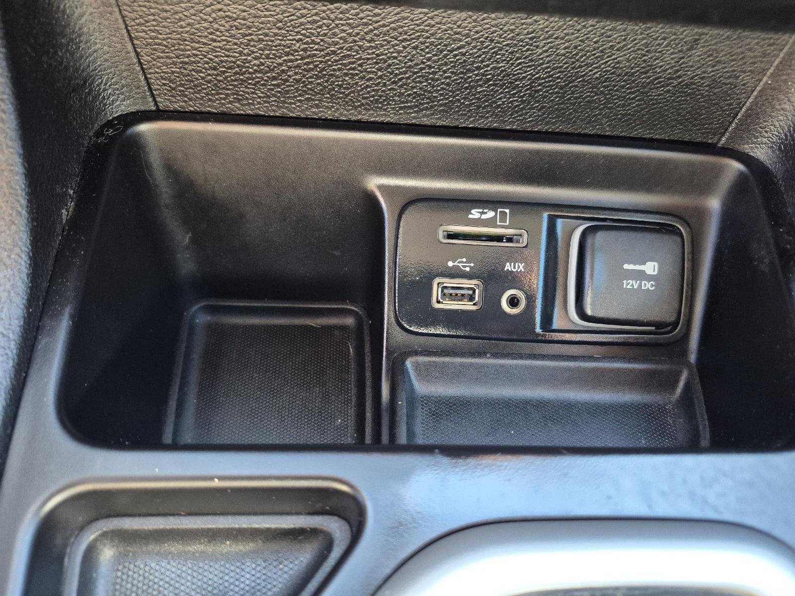 Used 2018 Jeep Cherokee Latitude Plus image 21