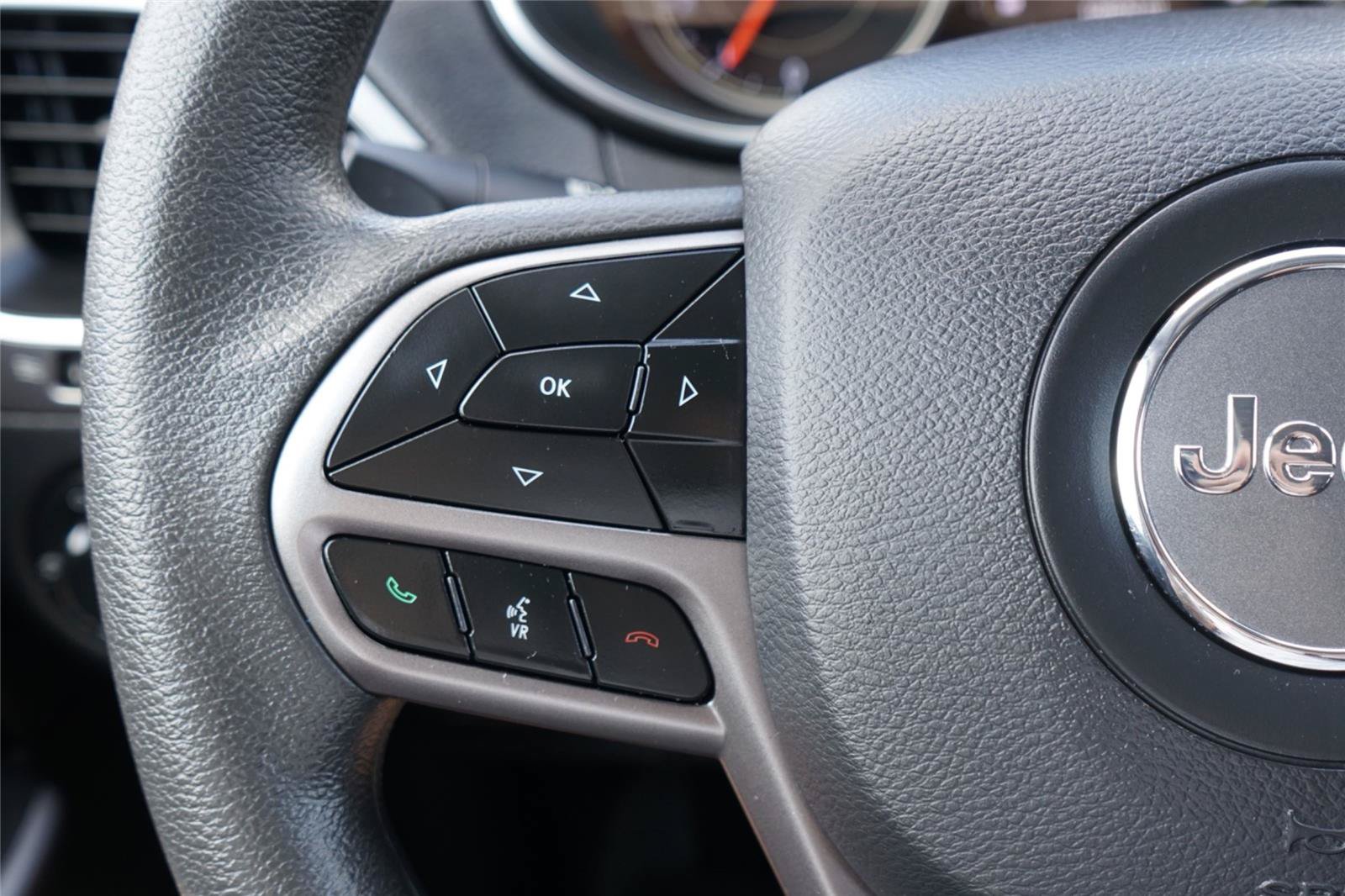 Used 2020 Jeep Cherokee Latitude FWD image 15