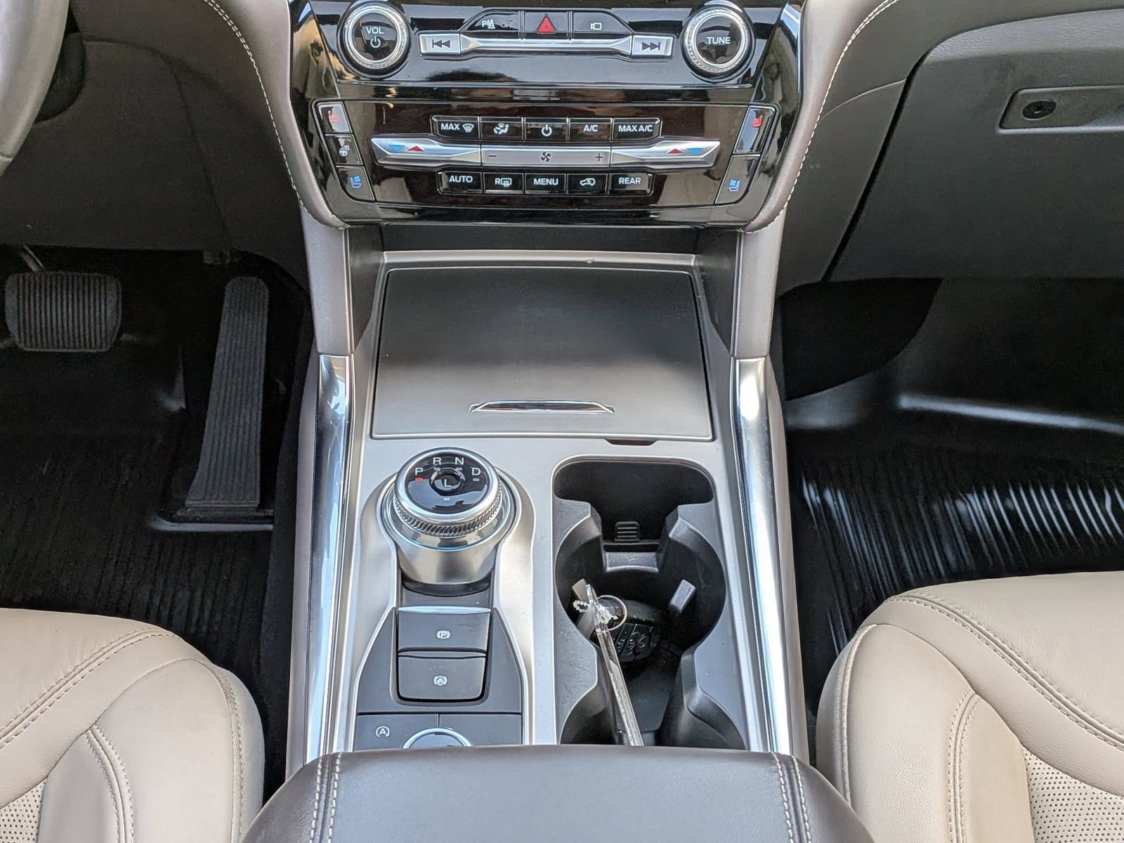 Certified 2023 Ford Explorer Platinum w/ Technology Package image 20